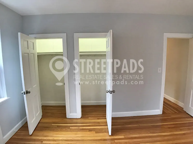 1151 Beacon St, Longwood