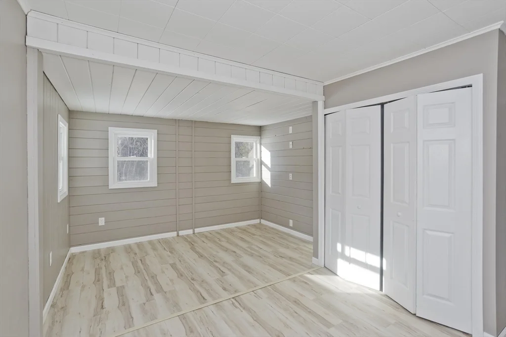 16 Knightville Dam Rd, Huntington