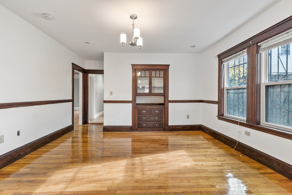 28 Sunset St, Mission Hill