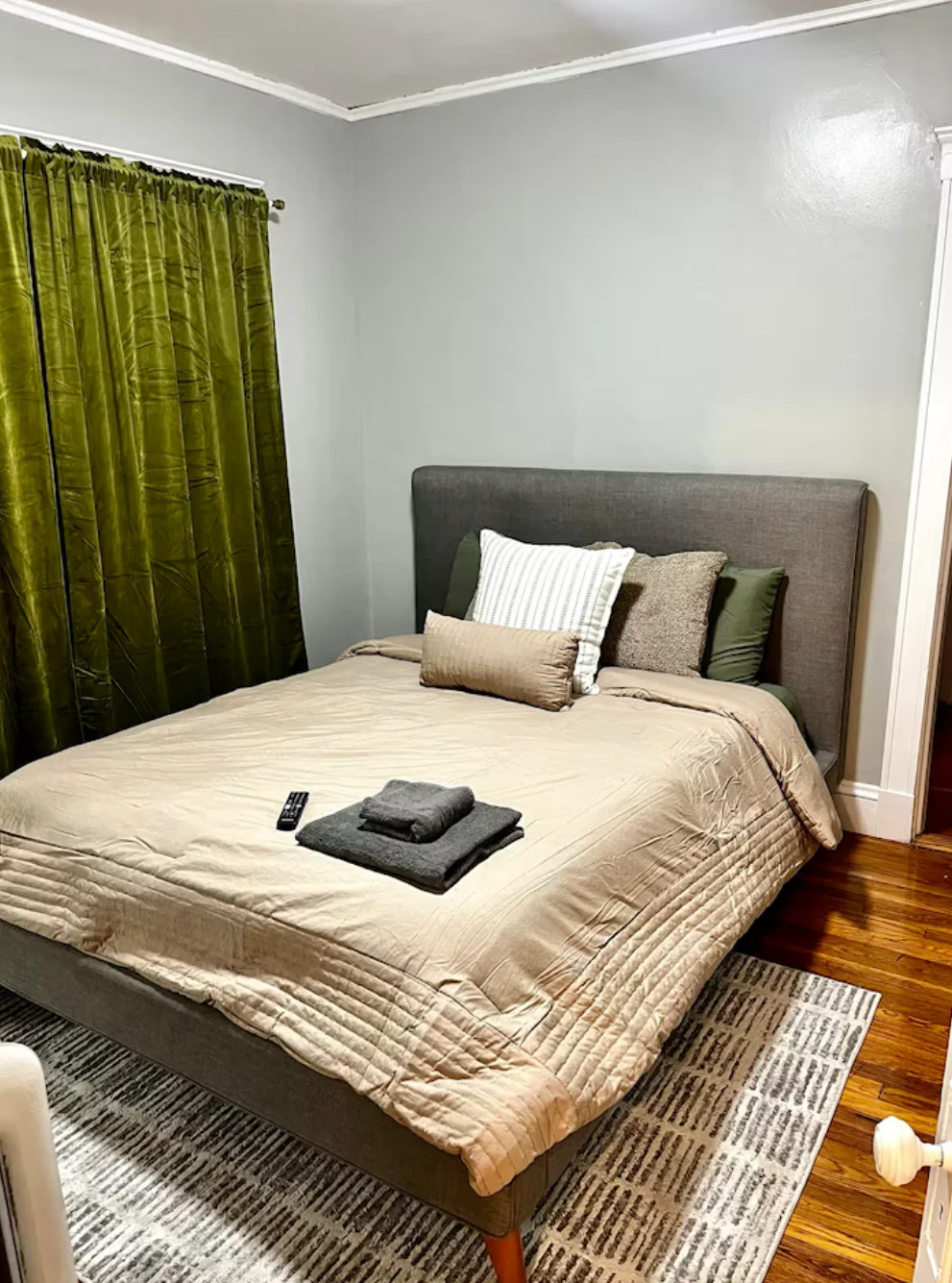 218 Wood Ave, Hyde Park