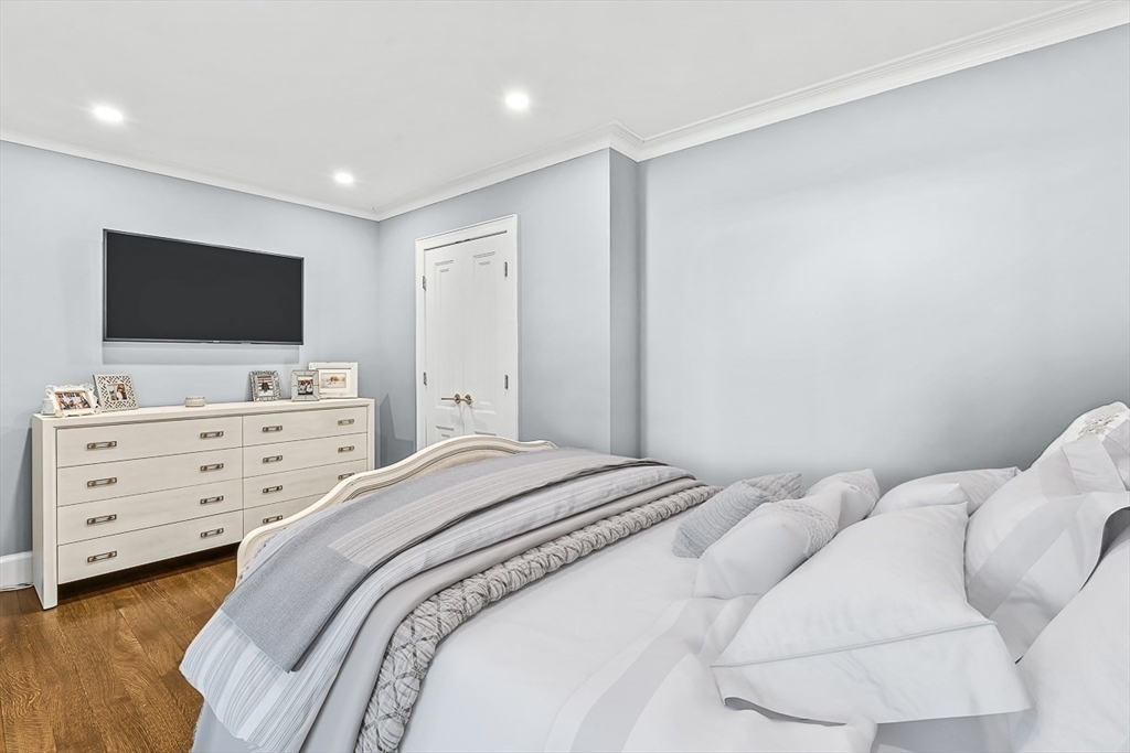 85 E India Row, Waterfront