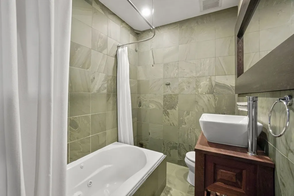 96 South St, Leather District