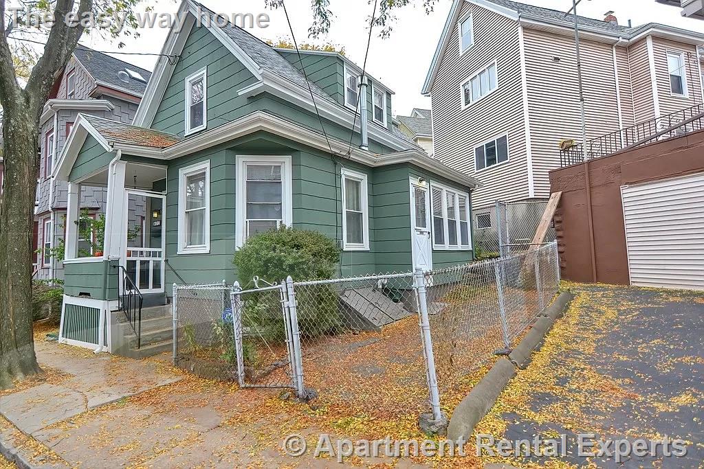 22 Dell St, East Somerville