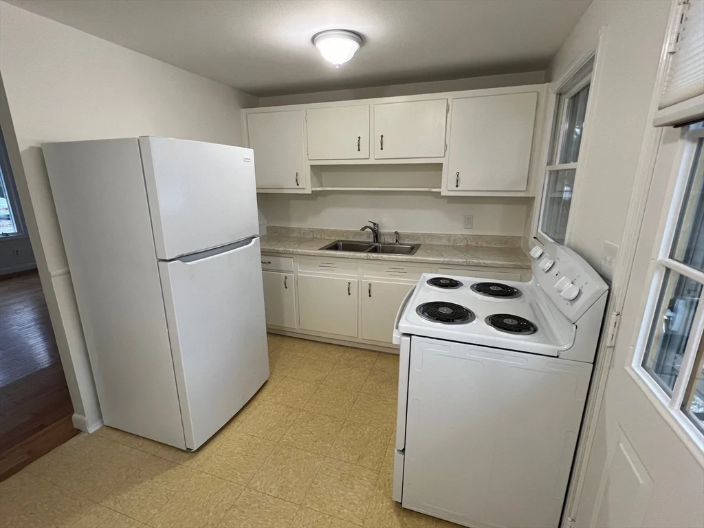 7 Saran Ave, Bedford