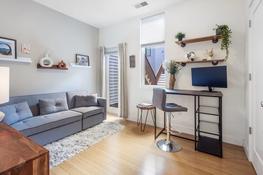 210 Bolton St, South Boston