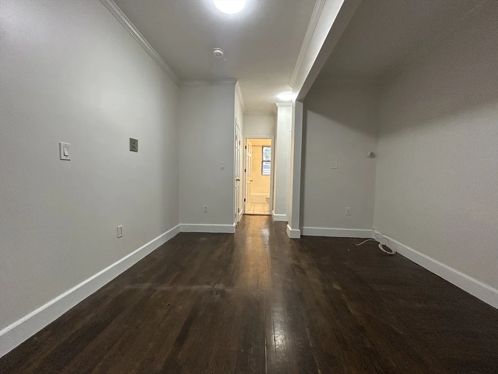 435 Walnut Ave, Roxbury