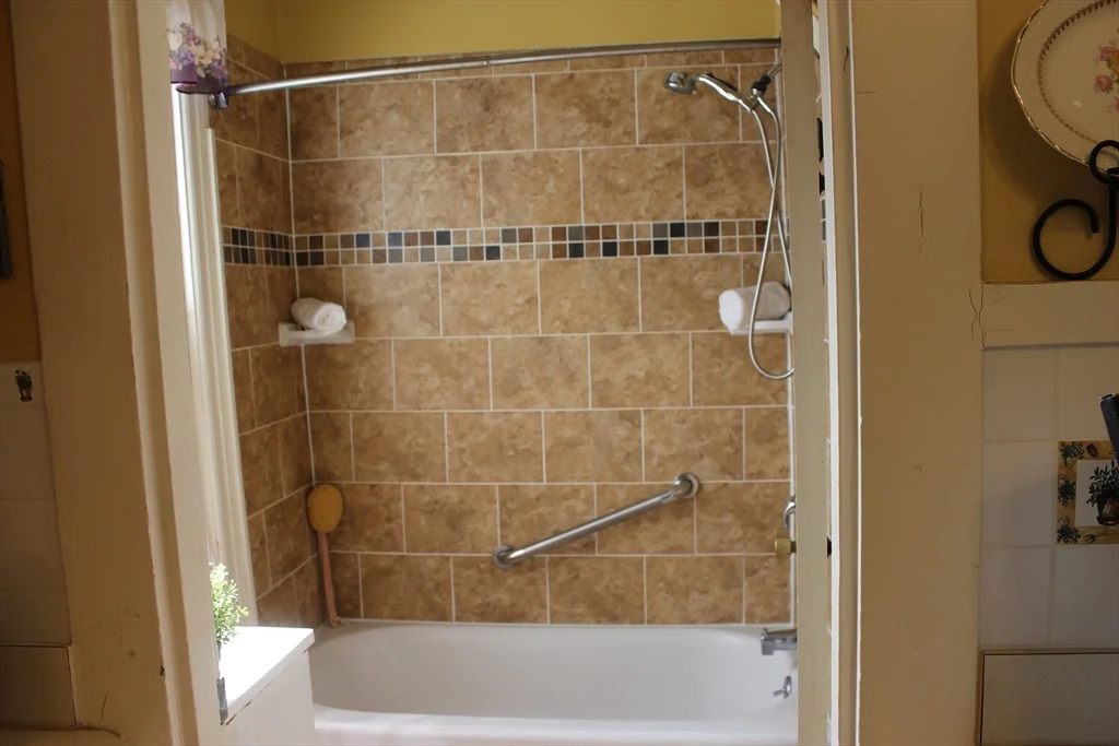 112 Cottage St, Franklin