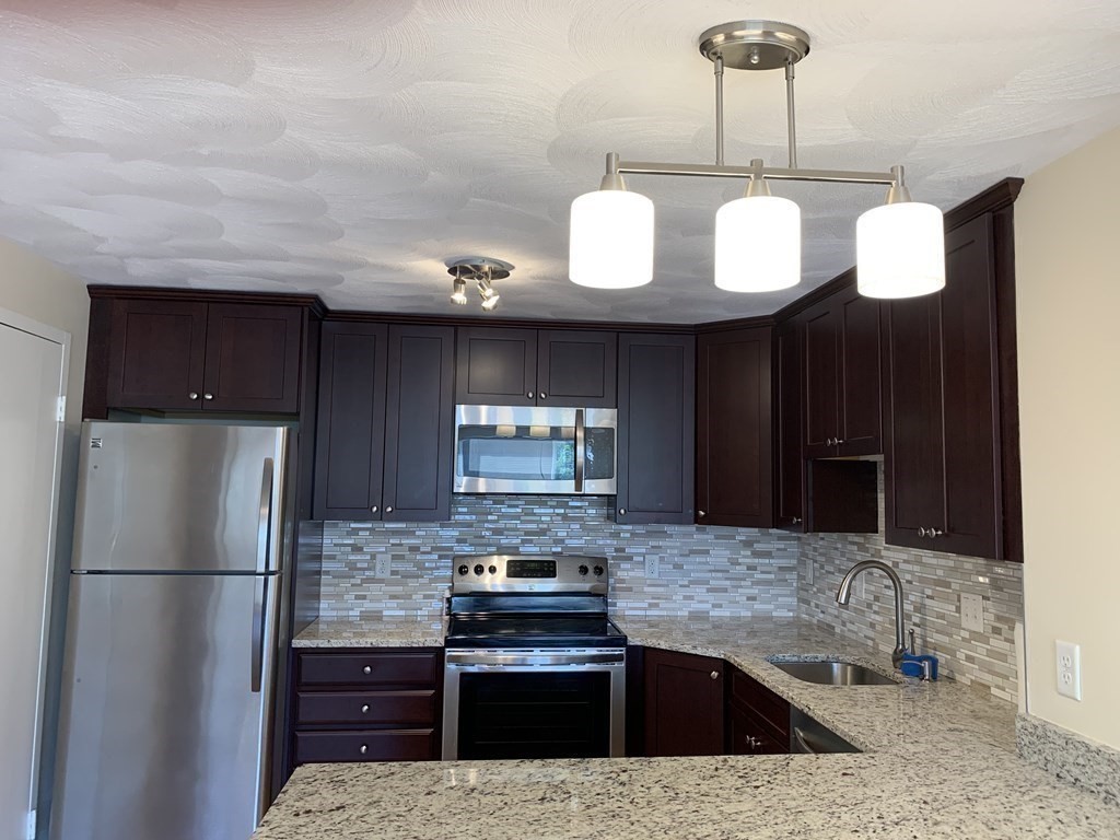 1105-4 Lexington St, Lakeview