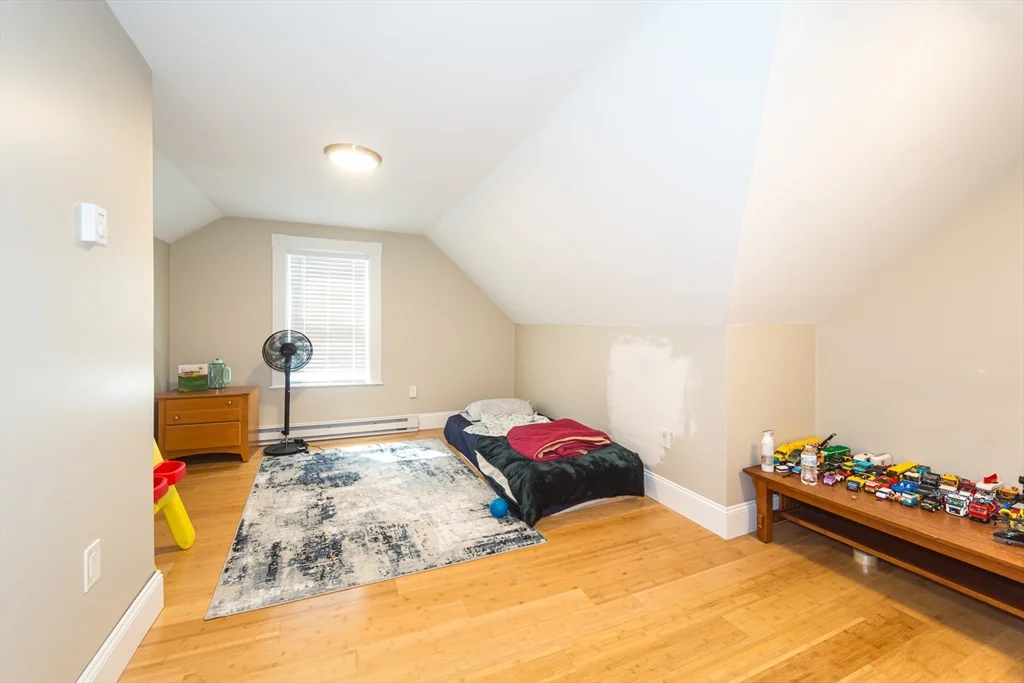 26 Pine St, Natick