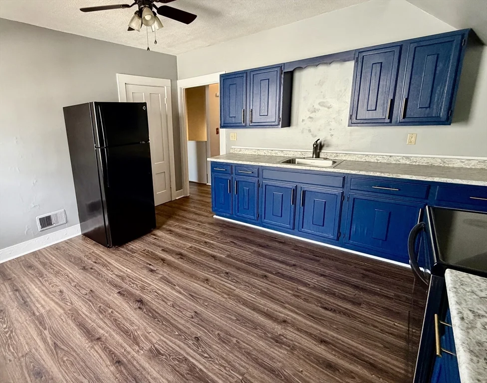 86 Maplewood Ave, Gloucester