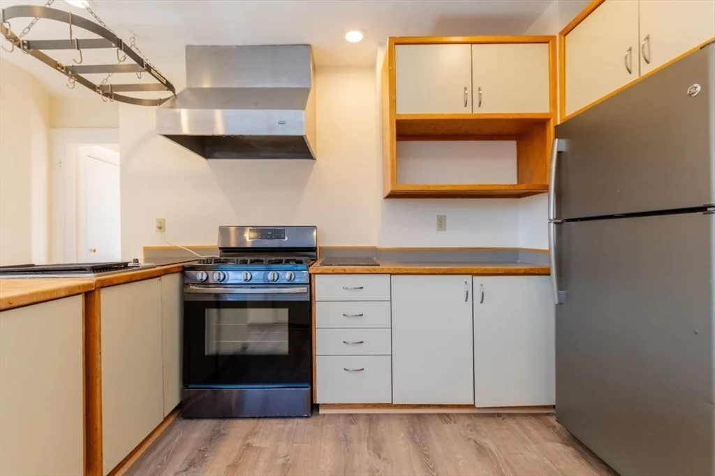 81 Cushing Ave, Belmont