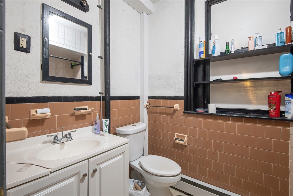 5 Linden St, Allston