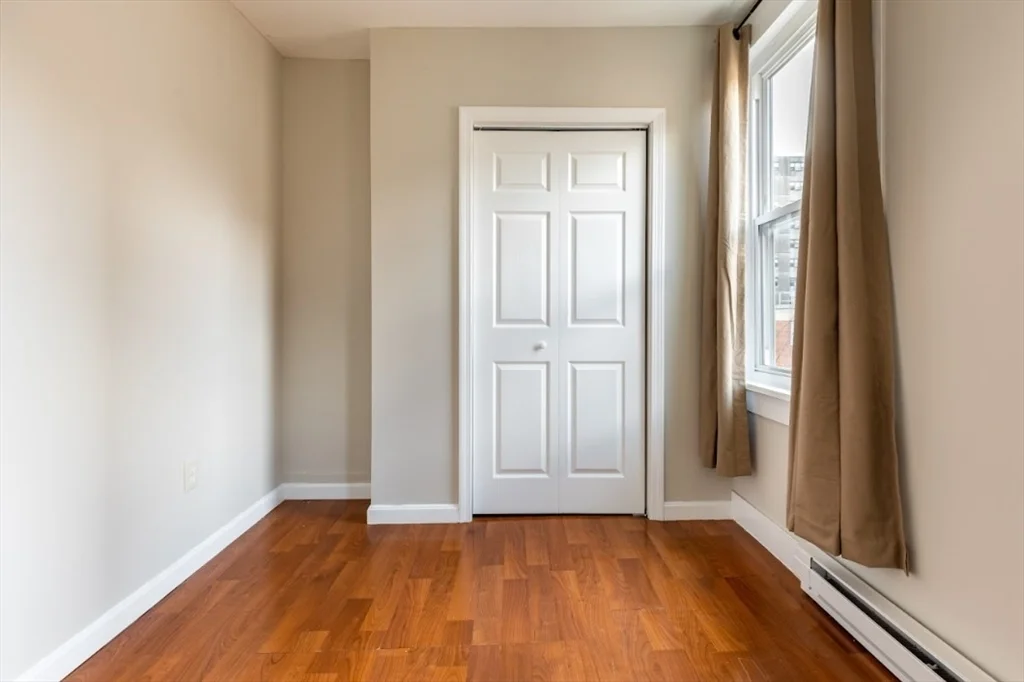 102 Tyler St, Chinatown
