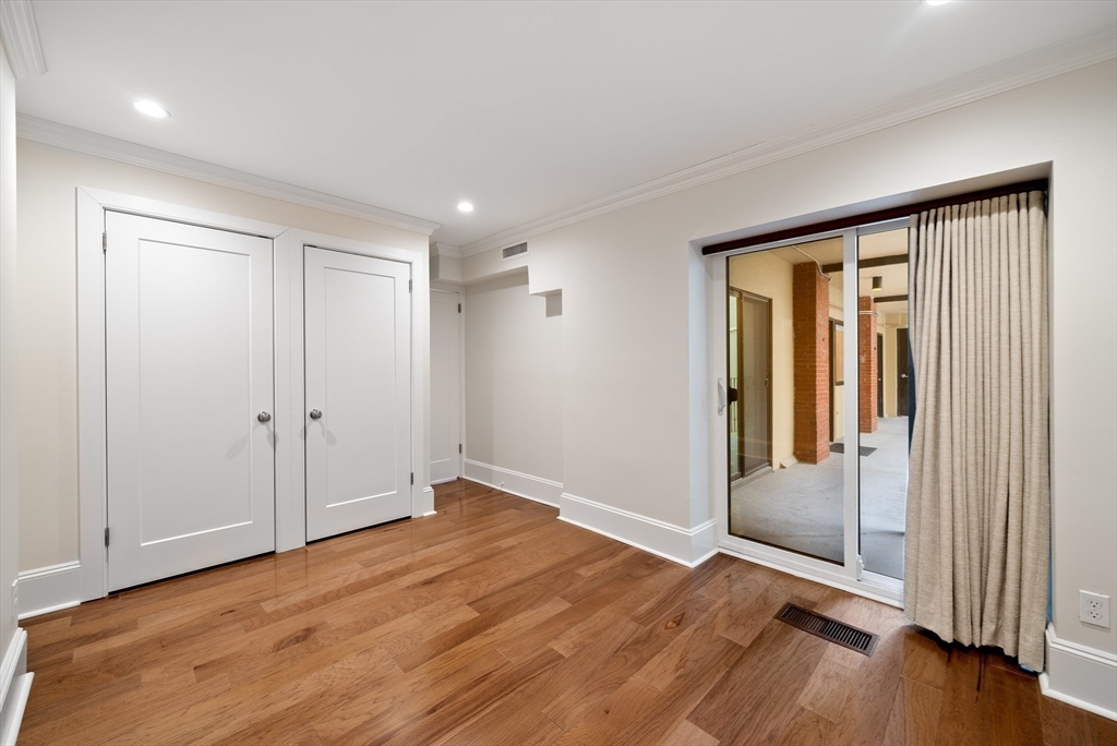 27 Chestnut St, Beacon Hill