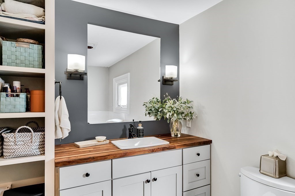 1 Riverside Pl, Riverside