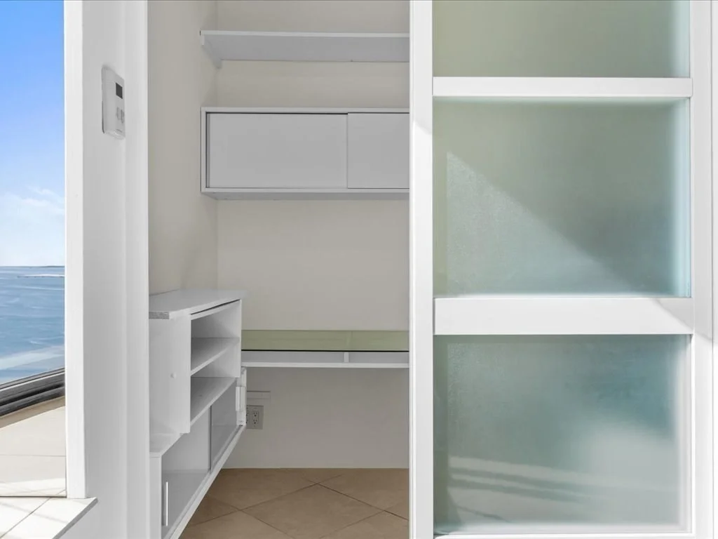 65 E India Row, Waterfront