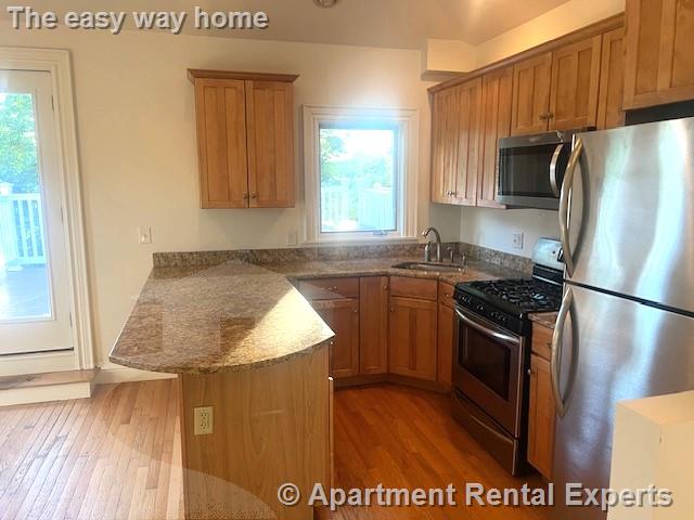 24 Pinckney St, Sullivan Square