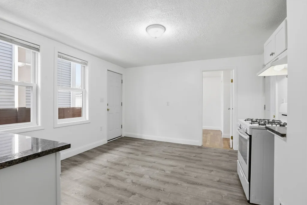 176 Ferry St, Everett
