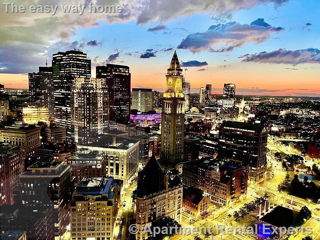 85 East India Row, Downtown