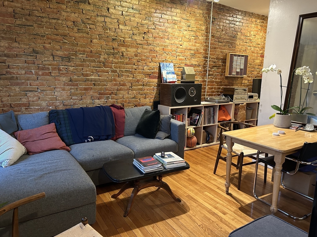 14 Evergreen Sq, Somerville