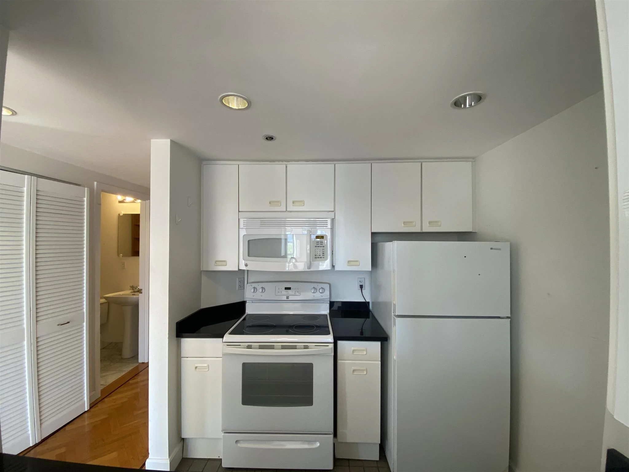 931 Massachusetts Ave, Mid-Cambridge