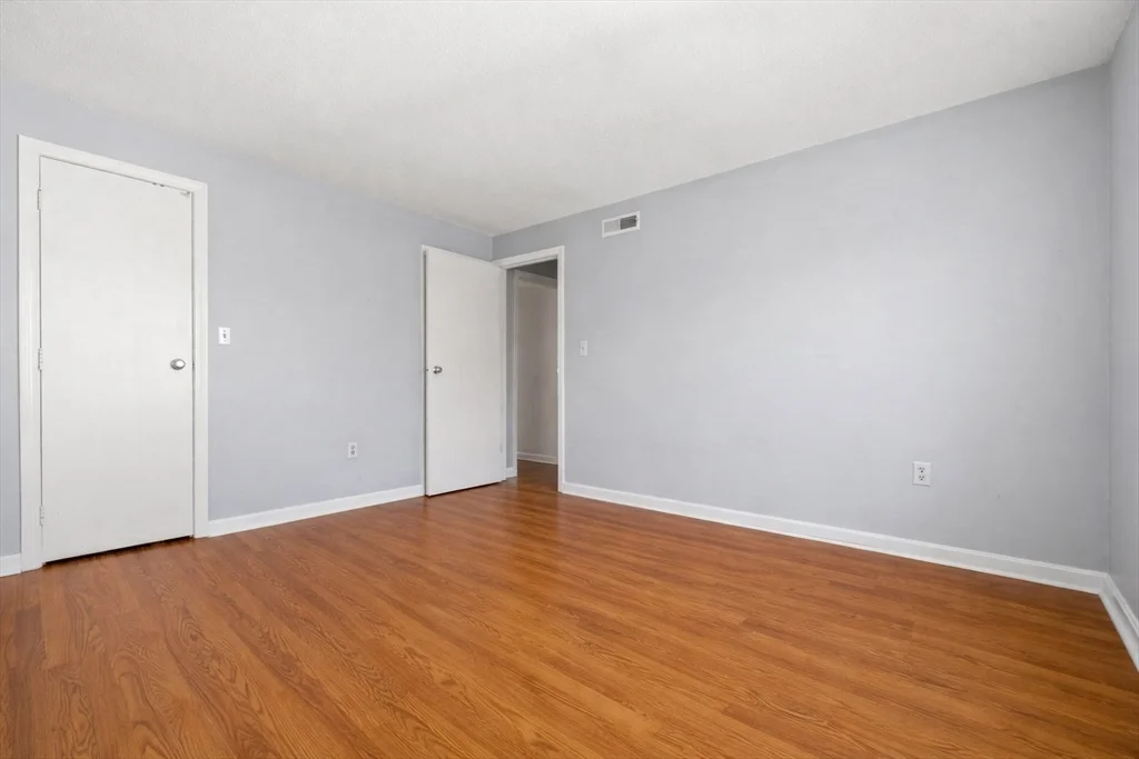 5 Thoreau Ct, Natick