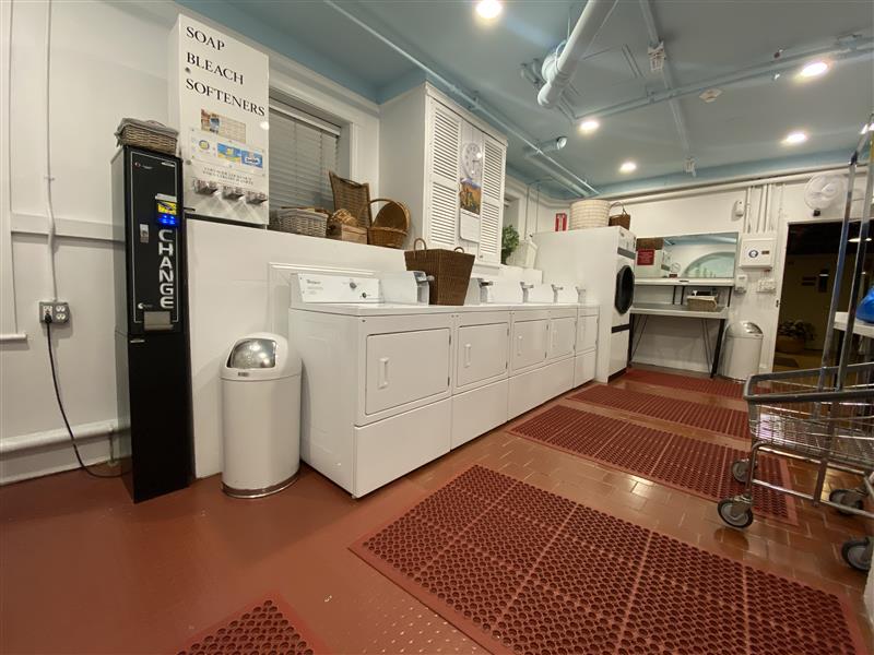 888 Massachusetts Ave, Riverside