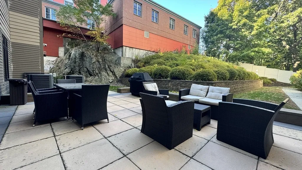 1501 Commonwealth, Brighton