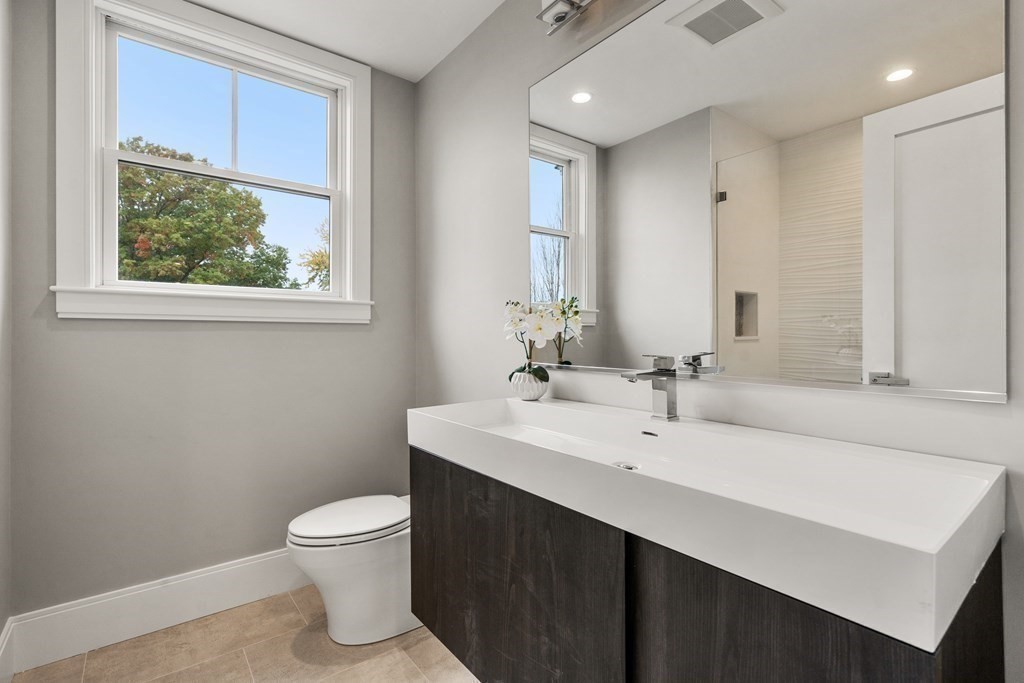 96 Verndale St, North Brookline