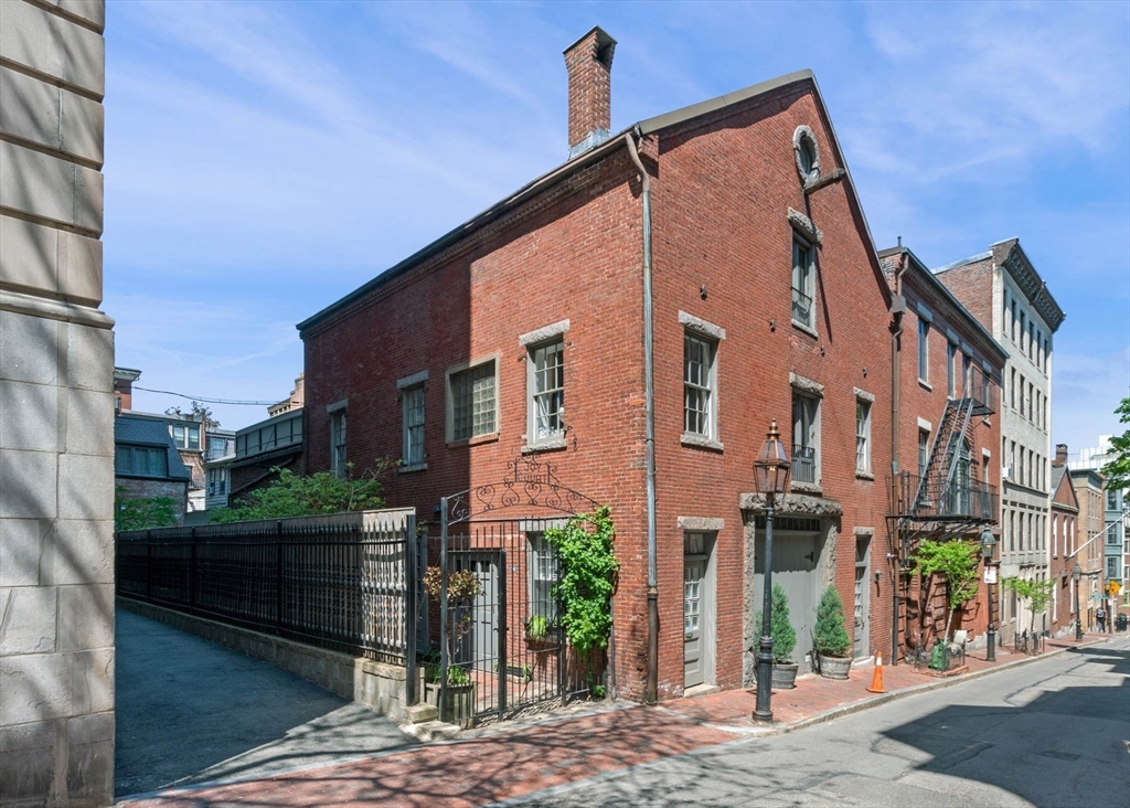 36 Joy St, Beacon Hill