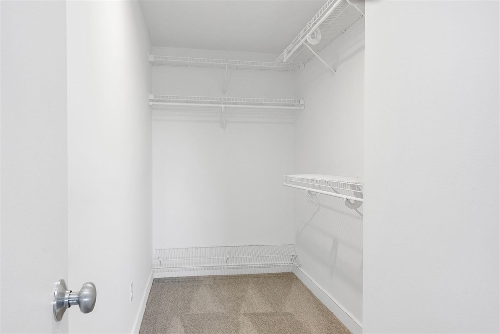 5 Stonehill Dr, Stoneham