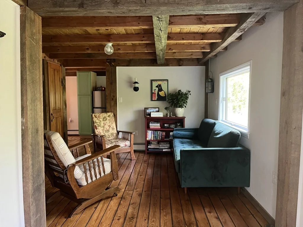 102 New Templeton Rd, Hubbardston