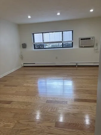 146 Willow St, Waltham