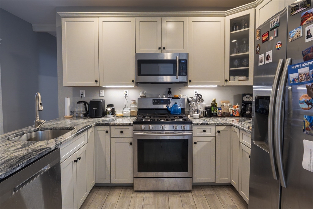 15 Castleton St, Jamaica Plain