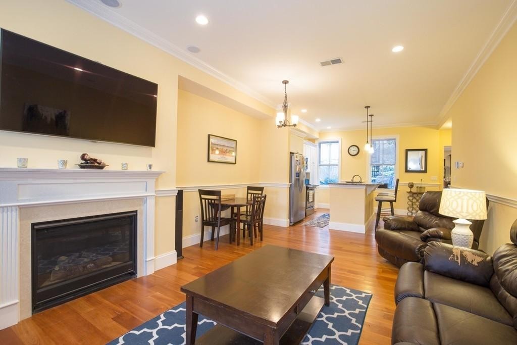 8 Gates St, South Boston