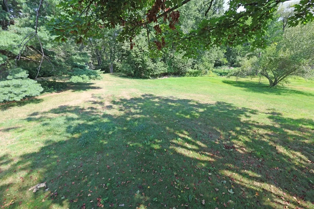 17 Fairview Dr, Westford