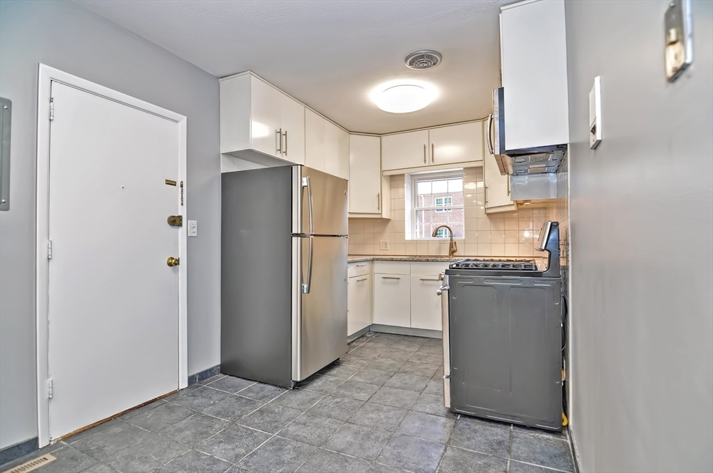 35 Lake Shore Ct, Brighton