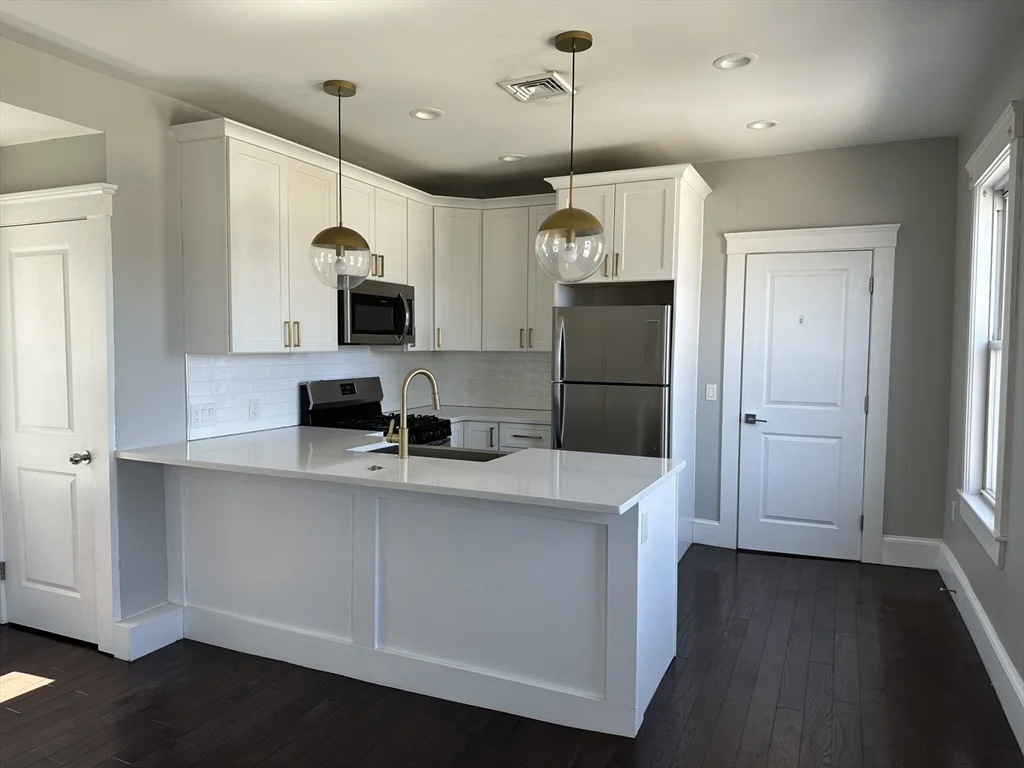 181 Chelsea St, Everett