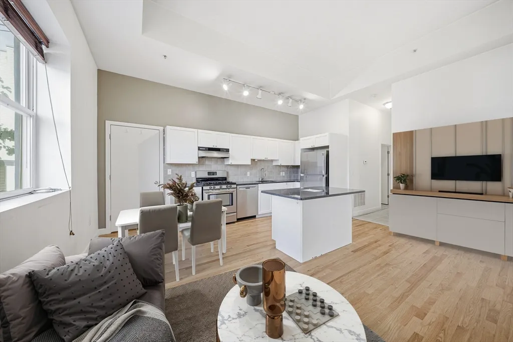 156 Chelsea St, East Boston