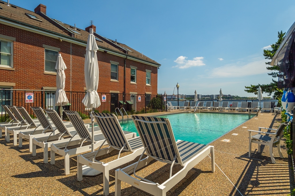 343 Commercial St, Waterfront