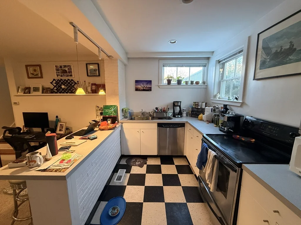 69 Seaverns Ave, Jamaica Plain