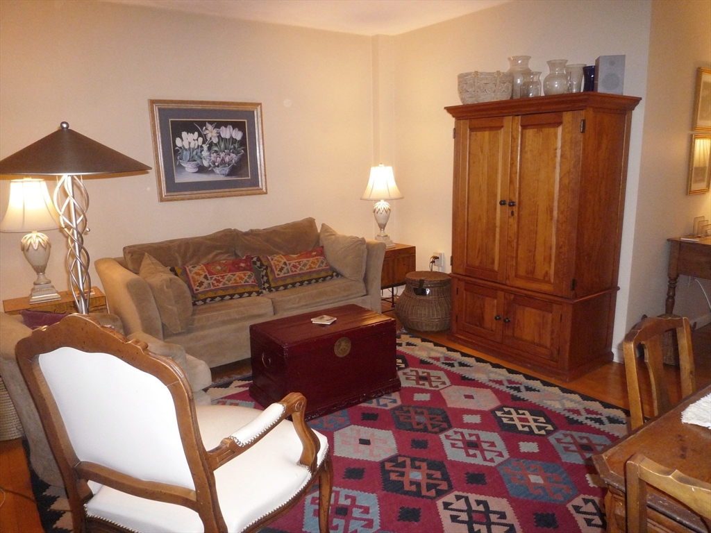 1643 Cambridge St, Mid-Cambridge