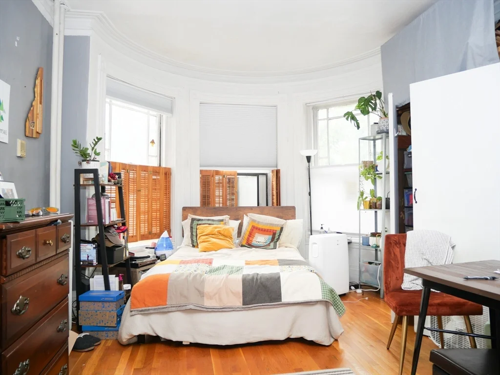 259 W Newton, South End