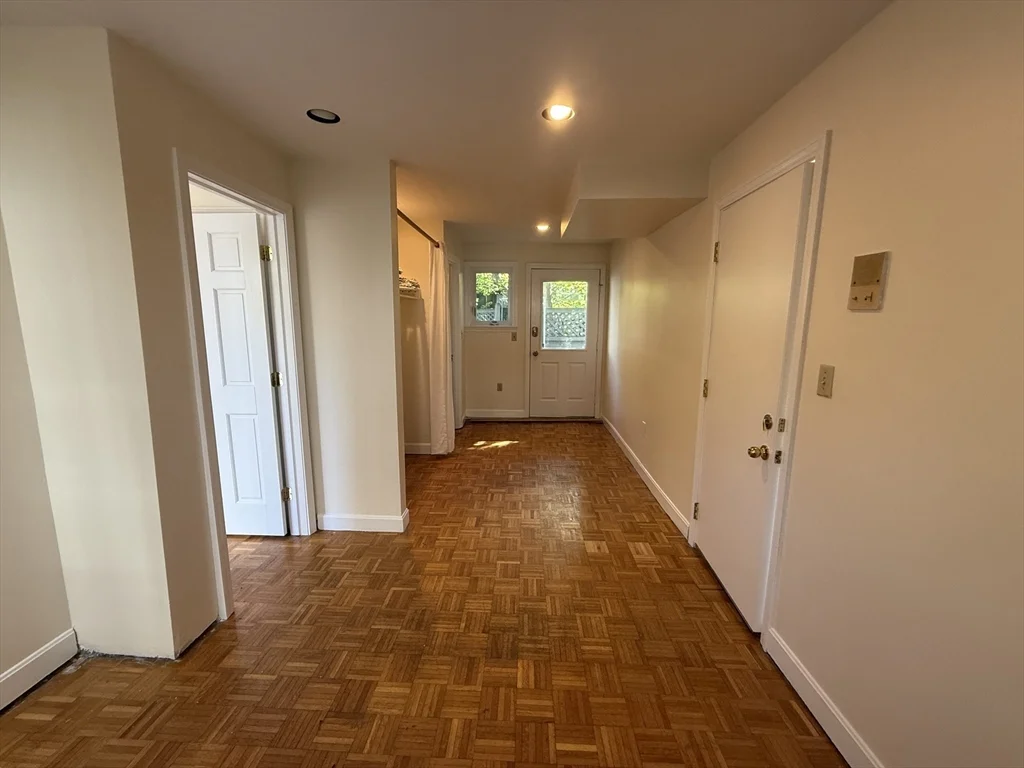 10 Rollins Ct, Central Square