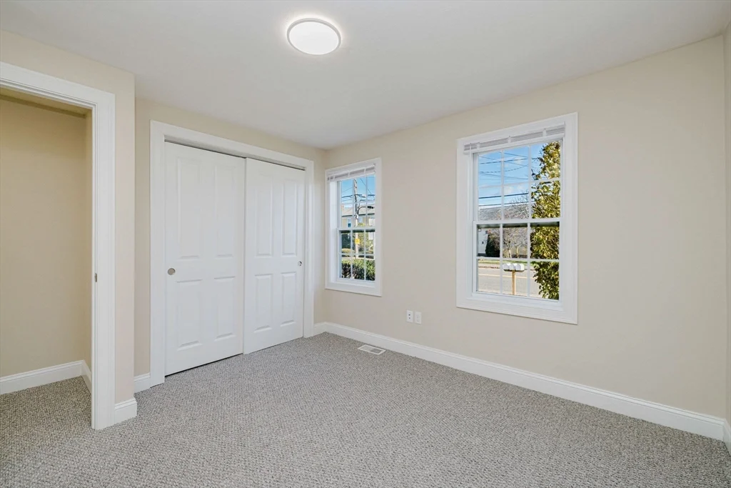 687 Washington St, Easton