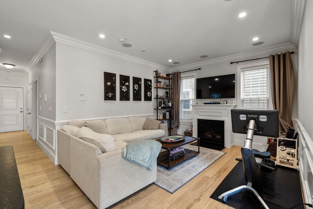 192 W 6th St, South Boston