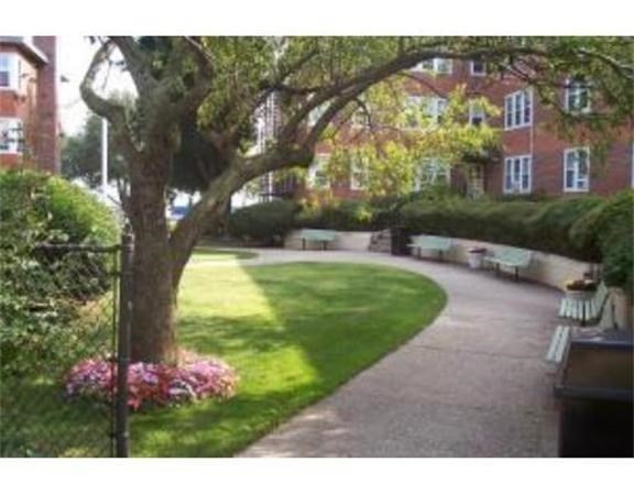 125 Farragut Rd, South Boston