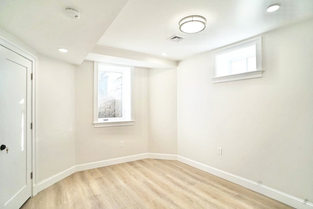 5 bed, 2 bath apartment for rent at 75 Wareham St Unit 1, Tufts University — photo 6 of 10