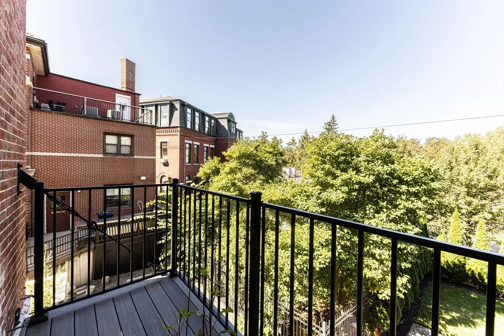 85 Regent St, Roxbury