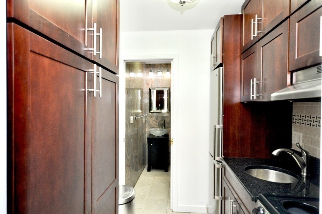 218 Newbury St, Back Bay